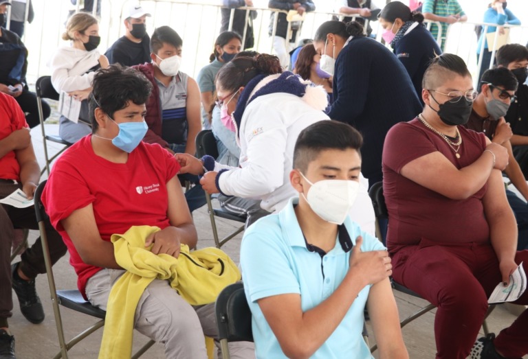 APLICARÁN PRIMERAS Y SEGUNDAS DOSIS CONTRA COVID A ADOLESCENTES DE 14 A 17 AÑOS DE HUIXQUILUCAN