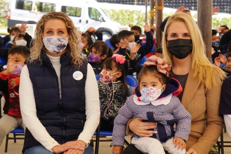 ENTREGA ROMINA CONTRERAS JUGUETES A NIÑOS DEL JARDÍN DE NIÑOS “SANTA RENATA”
