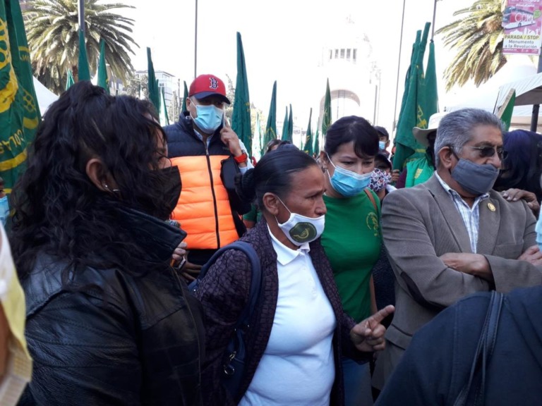 RECHAZAN MUJERES CAMPESINAS REUNIÓN CON FUNCIONARIOS MENORES DE SEGOB E INSTALAN CAMPAMENTO