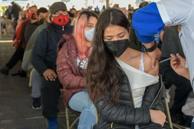 ARRANCA CON ÉXITO Y GRAN AFLUENCIA JORNADA DE VACUNACIÓN CONTRA COVID-19 PARA MÁS DE 45 MIL JÓVENES DE 14 A 17 AÑOS Y ADULTOS MAYORES DE 18 AÑOS REZAGADOS DE NEZAHUALCÓYOTL