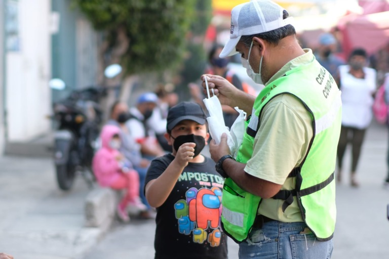 Célula Covid-19 de Ecatepec entrega cubrebocas a más de 3 mil ciudadanos amonestados