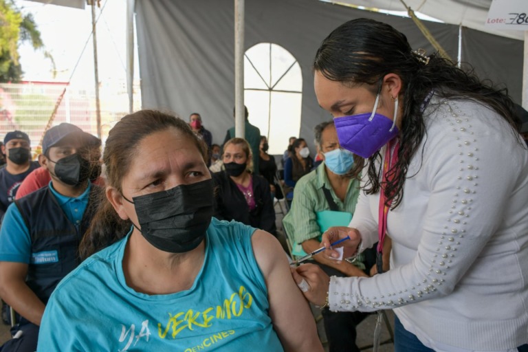 Del 24 al 28 de enero se aplicará el refuerzo de la vacuna contra covid-19 a adultos de 50 a 59 años de Nezahualcóyotl