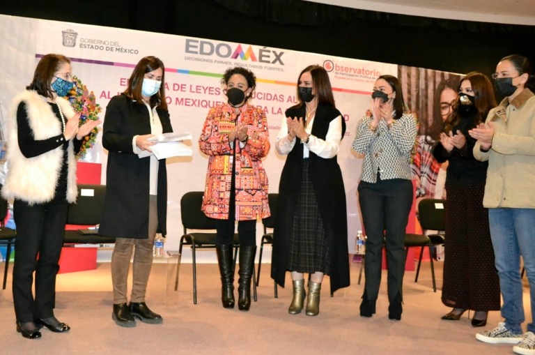 Entregan leyes traducidas al braille al Instituto Mexiquense para la Discapacidad