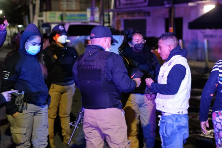 En operativo en Ecatepec detienen a seis personas por tirar basura durante la madrugada en las calles