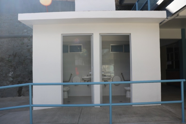 Xochimilco instala sanitarios para niñas y niños con discapacidad