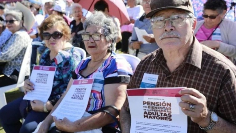 Impulsan iniciativa que prohíbe el cobro de comisiones por retiro de pensiones para personas adultas mayores