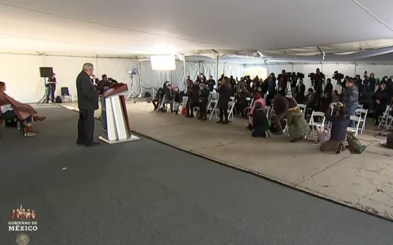 Frente a AMLO, hacen pase de lista de periodistas asesinados