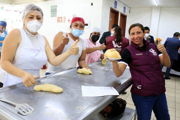 Apoyos a vecinas de Venustiano Carranza para que empiecen su negocio