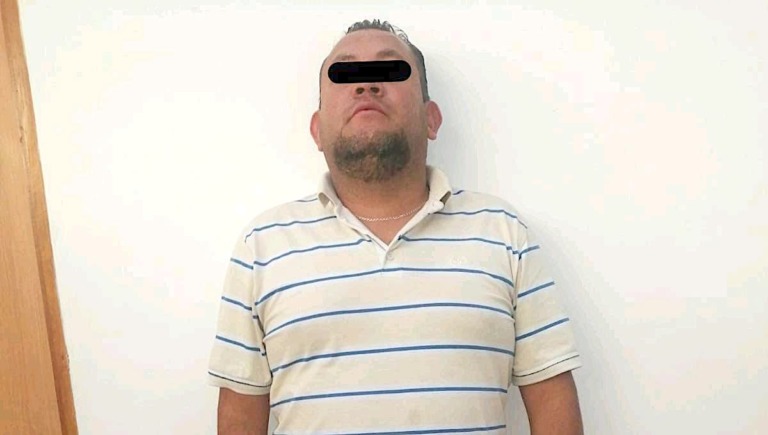 Policía de Ecatepec detiene a taxista por tráfico de personas y rescata a 4 migrantes centroamericanos