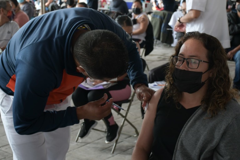 Llegó el día para la aplicación de refuerzo de vacuna contra covid-19 a personas de 40 a 49 años en 51 municipios mexiquenses