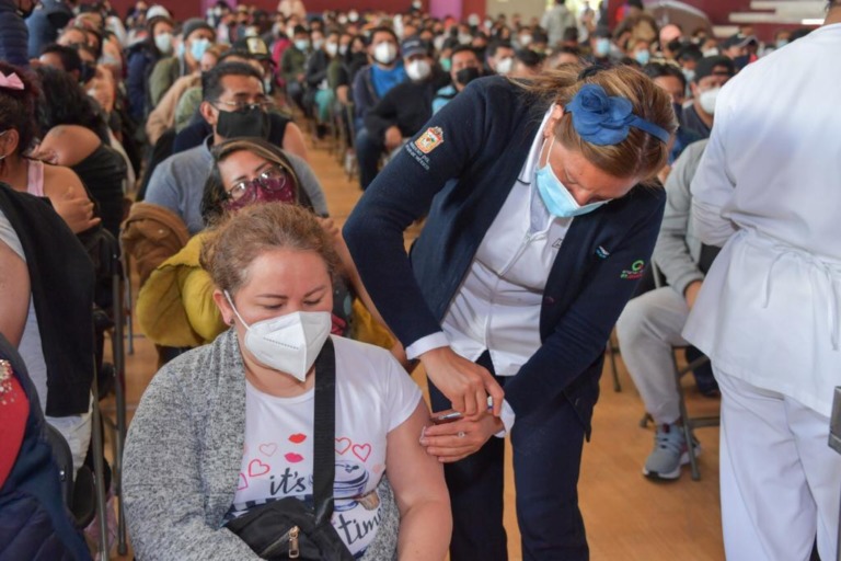 INICIA VACUNACIÓN DE REFUERZO PARA ATIZAPENSES DE 30 A 39 AÑOS