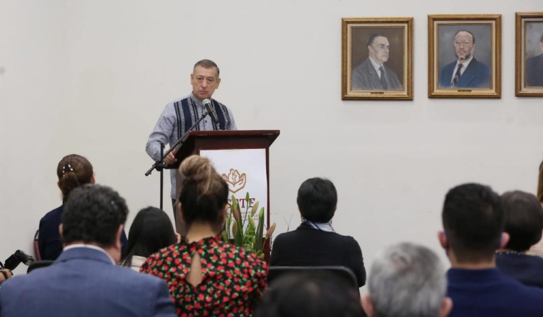 Convoca Issste a residentes a humanizar servicio médico en todo el país