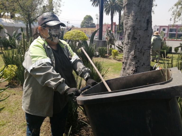 ”La Ruda”: Jardinera y recolectora de basura mantiene en buen estado espacios de Xochimilco