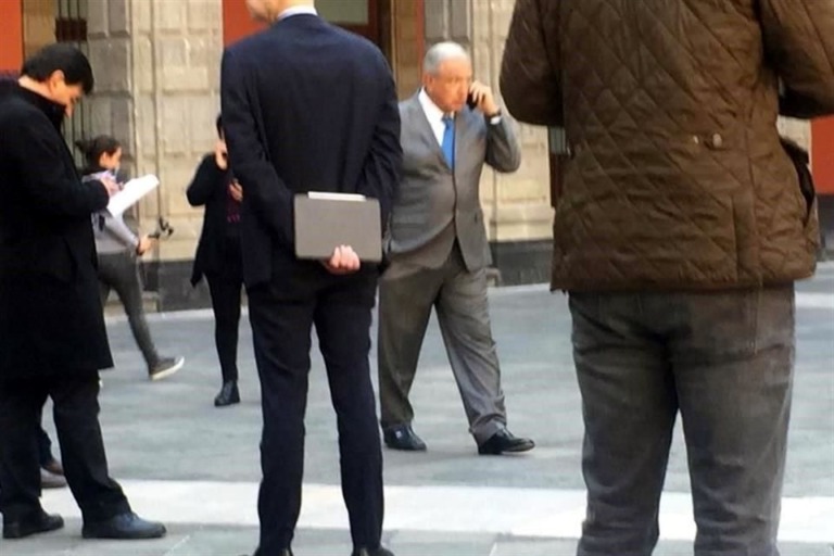 Acude a atender temas relacionados al sismo en Oaxaca y otros estados