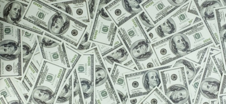 El peso retrocede por segunda jornada en reacción al conflicto en Ucrania