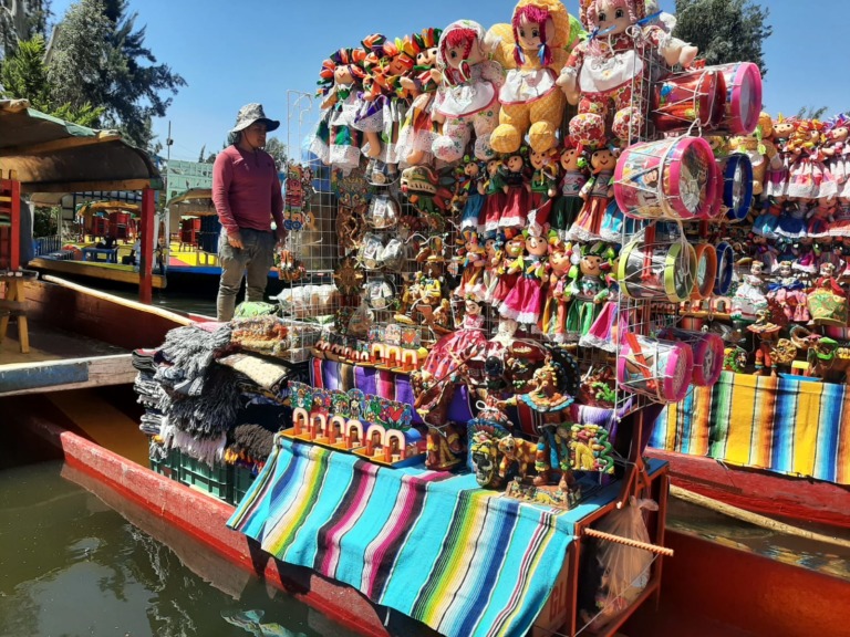 Verifica Xochimilco giros comerciales en canal turístico