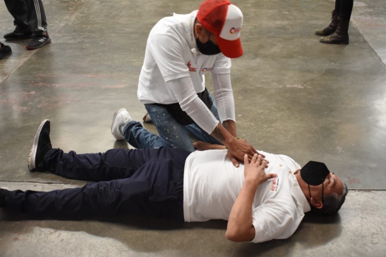 CAPACITAN A ENTRENADORES DEPORTISTAS DE COACALCO EN PRIMEROS AUXILIOS