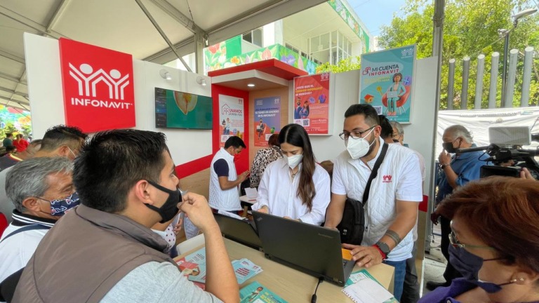 INFONAVIT ACERCA SUS TRÁMITES Y SERVICIOS A LAS Y LOS TRABAJADORES DE IZTAPALAPA