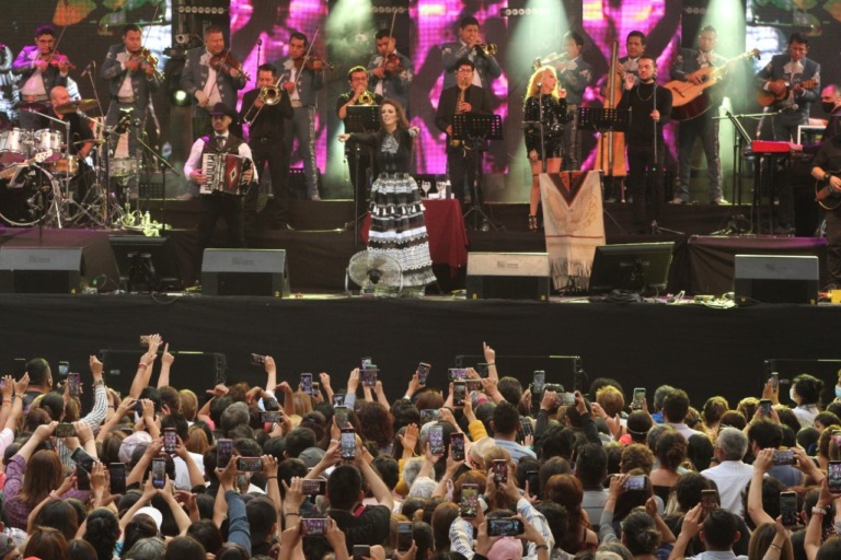 TLALPAN CELEBRA EL DÍA DE LAS MADRES CON EDITH MÁRQUEZ EN LA EXPLANADA DE LA ALCALDÍA