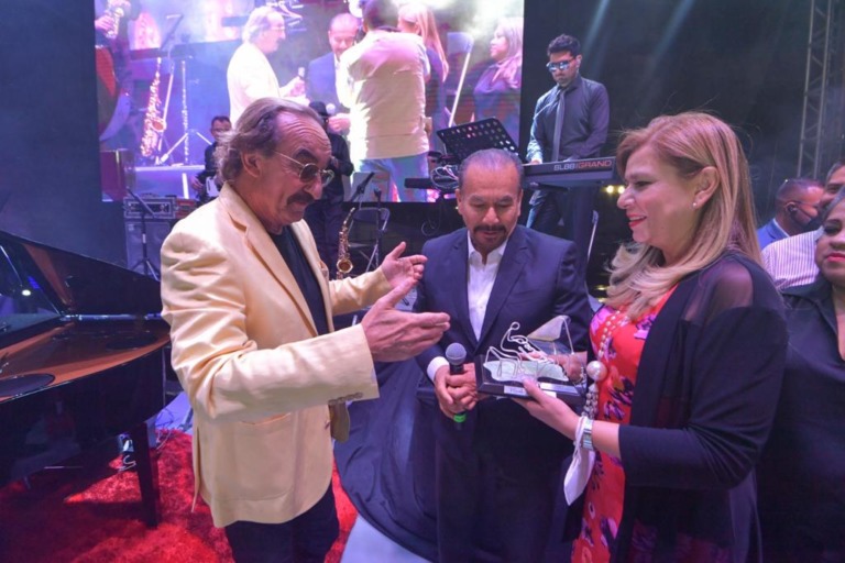 OFRECE NOCHE ROMÁNTICA A LAS MAMÁS, EL PIANO DE AMÉRICA EN ATIZAPÁN DE ZARAGOZA