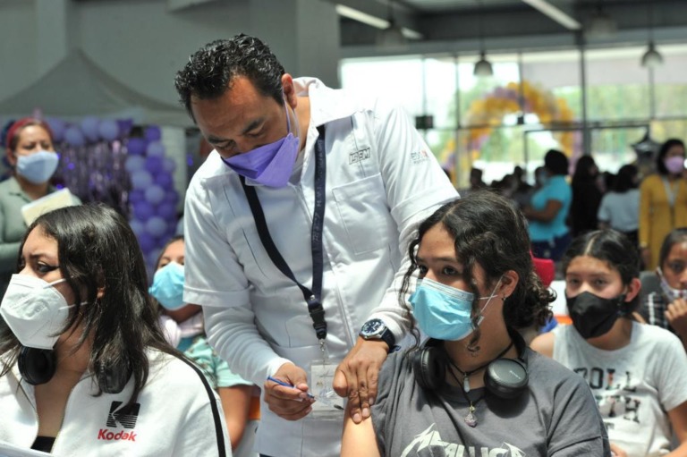 APLICAN VACUNA CONTRA EL VPH A LA NIÑEZ IZCALLENSE