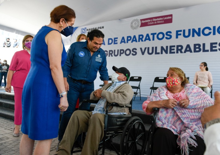 Entrega DIF Naucalpan aparatos auxiliares