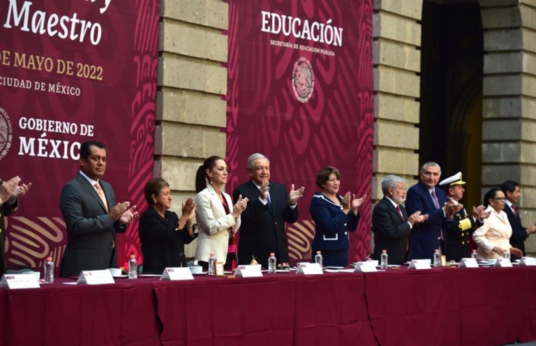 Visita el Presidente de México las oficinas de la SEP