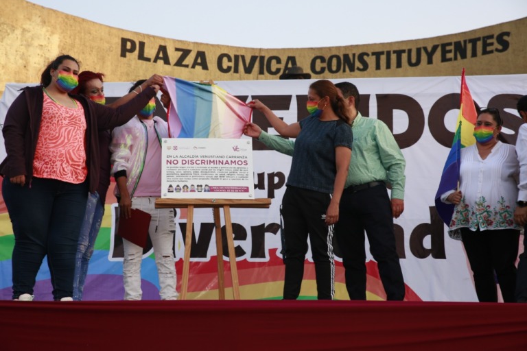 V. Carranza conmemora día contra la homofobia con feria de servicios, caminata
