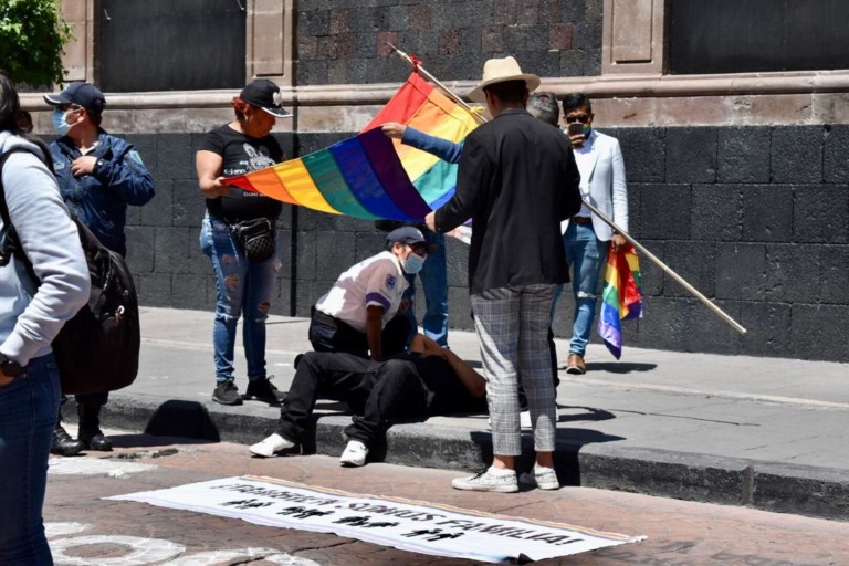 Reprime la secretaria de Seguridad del Edoméx la protesta del colectivo LGBTTTIQ
