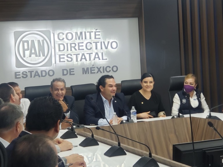 Los jóvenes necesitan empleo y no apoyos gubernamentales