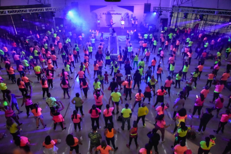 PARTICIPAN MÁS DE 600 PERSONAS DE NAUCALPAN EN MEGACLASE DE ZUMBA