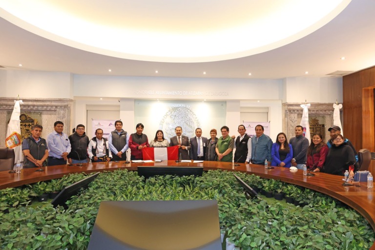 SIGNAN CARTA DE INTENCIÓN ATIZAPÁN DE ZARAGOZA Y AUTORIDADES PERUANAS