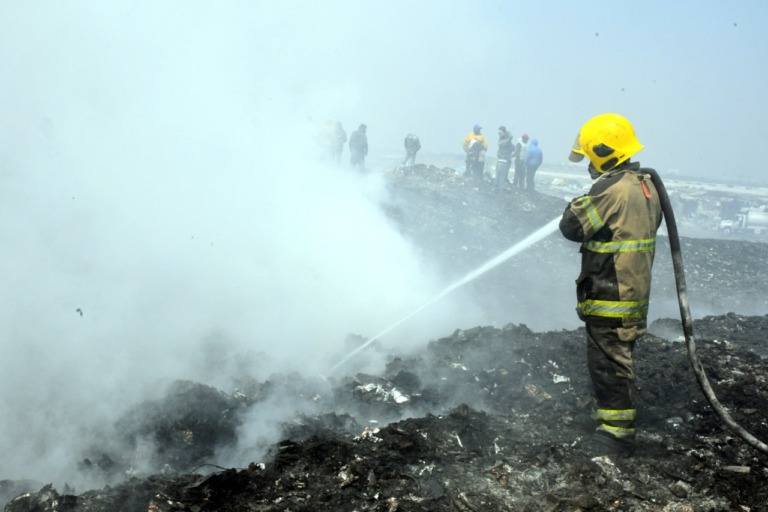 Debido al incendio en el tiradero de Chimalhuacán los pobladores de Nezahualcóyotl deben cuidarse para no enfermarse