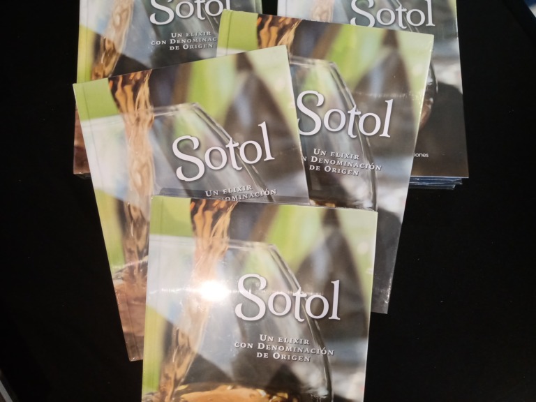 Sotol. Un elixir con denominación de origen da título a un libro y a una exposición fotográfica que se dieron a conocer en el marco del Festival del Sotol de Torreón, Coahuila