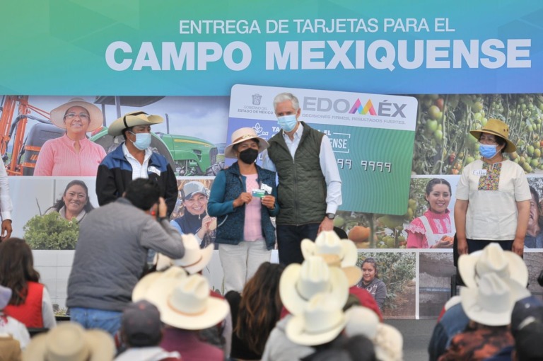 ENTREGA ALFREDO DEL MAZO LAS PRIMERAS 5 MIL TARJETAS DE ESTA TEMPORADA PARA EL CAMPO MEXIQUENSE; SERÁN 50 MIL PARA CAMPESINOS DE TODO EL ESTADO