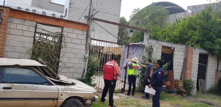 PARA EVITAR RIESGOS, INSTAN A DESOCUPAR PREDIOS INVADIDOS EN EL CANAL LA AURORA