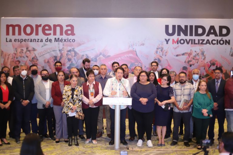 Delfina Gómez e Higinio Martínez encabezan encuesta en Edomex