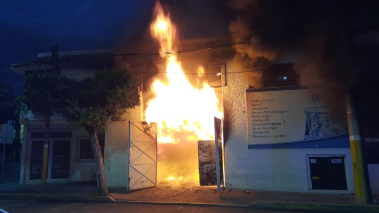 BOMBEROS DE TEXCOCO CONTROLARON INCENDIO EN LABORATORIO ZAMALAB