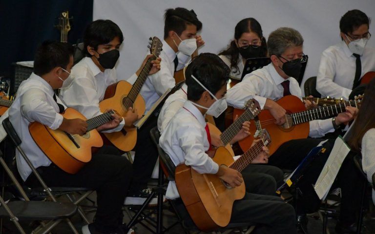 Asiste Pedro Rodríguez Villegas al debut de la Orquesta Mexiquense de Cuerda Pulsada