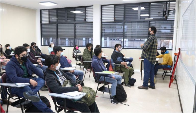 Regresan a clases más de 4 millones de estudiantes en México