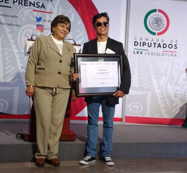 Cámara de Diputados entrega reconocimiento al artista “Valente Rivera”