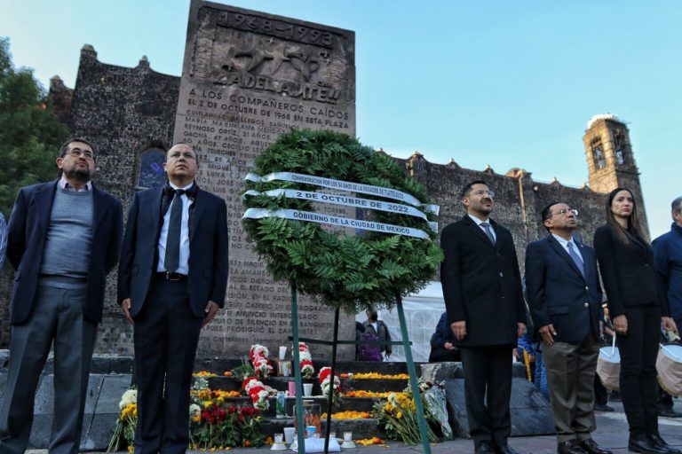 Encabeza Batres ceremonia conmemorativa del 2 de octubre de 1968