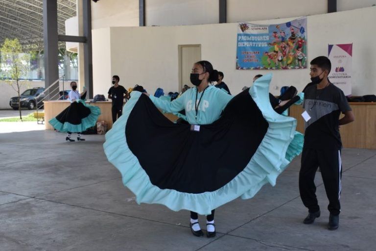 Reunión de Semilleros creativos para ensamblar su presentación en el Auditorio Nacional durante Tengo un sueño 2022