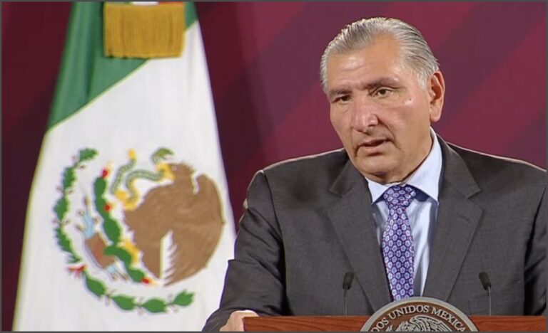 AMLO, en aislamiento y bajo tratamiento médico: Adán Augusto López