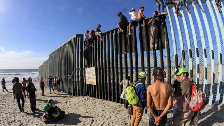 Migrantes corren riesgo en las carreteras de México: Rubén Moreira