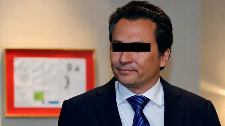 Se ampara exfuncionario que Emilio Lozoya ofreció como testigo