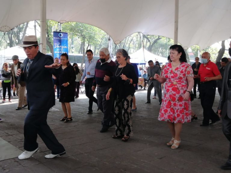 Al compás del danzón, pacientes controlan la  diabetes y protegen su corazón