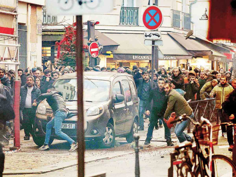 Tiroteo en París deja tres kurdos muertos