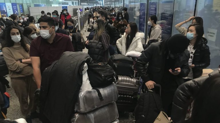 Agencia sanitaria de la UE se muestra en contra de imponer pruebas covid-19 a viajeros de China