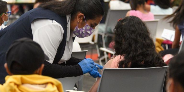 Piden PAN a Sheinbaum suspender vacunación con Abdala